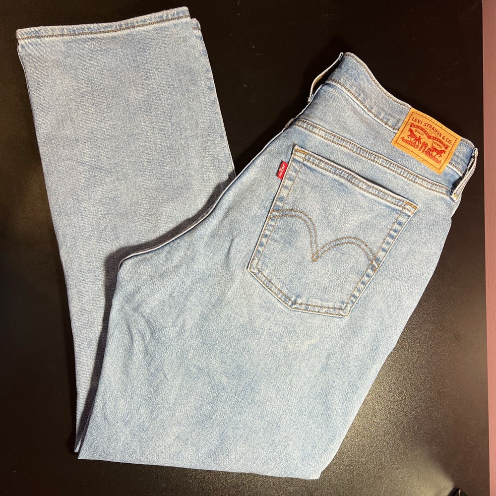 Levi' Wedgie Straight Fit -Size 32
